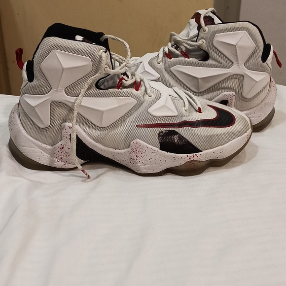 Nike LeBron James  13 Horror Flick Hypebeast. - Picture 11 of 12